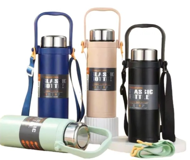 قمقمه استیل دوجداره 800ml – ضدزنگ، عایق حرارتی قوی، همراه با دسته و بند